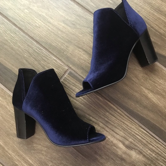 Steve Madden Shoes - Steve Madden Kaitt Blue Velvet Cut Side Bootie 8.5
